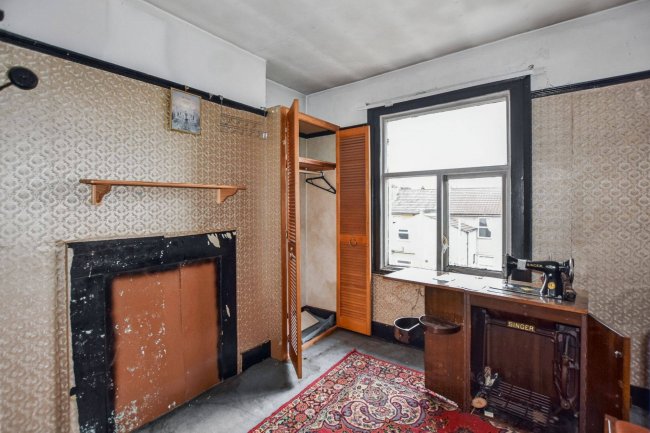 18 Ronver Road, London, SE12 0NJ 10