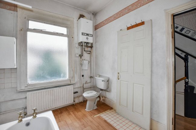 18 Ronver Road, London, SE12 0NJ 10