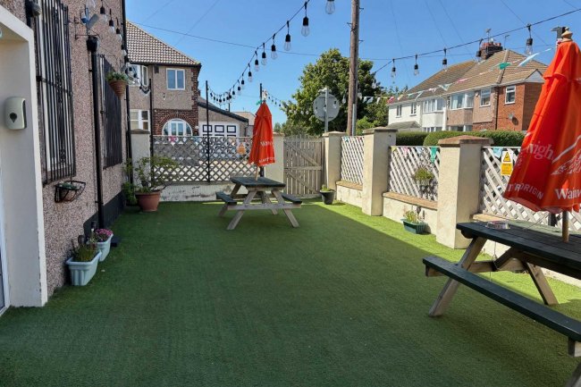 Prestatyn Constitutional Club, 15 Eden Avenue, Prestatyn LL19 9DL 6