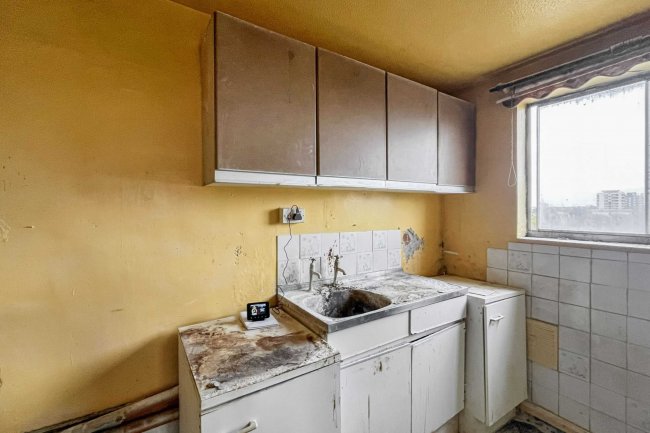 Flat 31 Lloyd House, 20 Tavistock Road, Croydon, Surrey, CR0 2AN 7