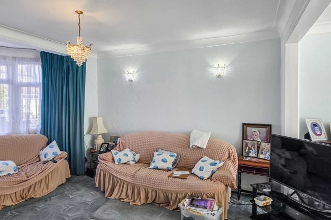 64 Alicia Gardens, Kenton, Harrow, Middlesex HA3 8JE 1