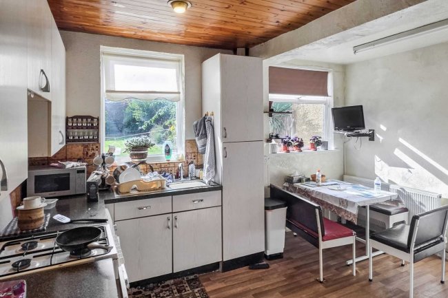 64 Alicia Gardens, Kenton, Harrow, Middlesex HA3 8JE 1