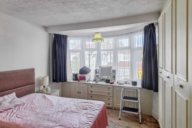 64 Alicia Gardens, Kenton, Harrow, Middlesex HA3 8JE 1