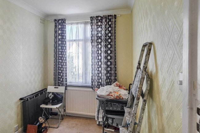 64 Alicia Gardens, Kenton, Harrow, Middlesex HA3 8JE 1