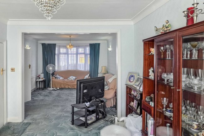 64 Alicia Gardens, Kenton, Harrow, Middlesex HA3 8JE 1