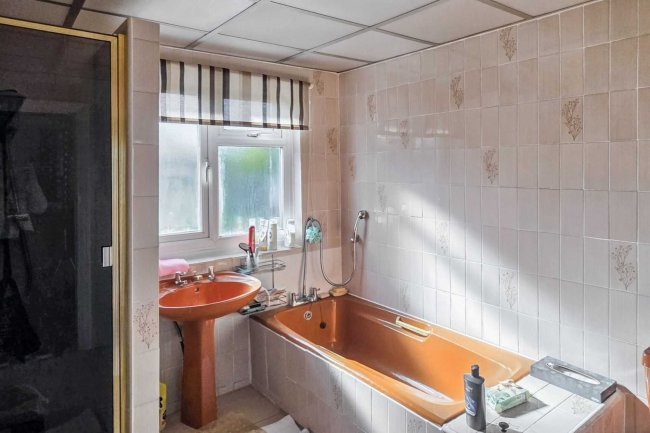 64 Alicia Gardens, Kenton, Harrow, Middlesex HA3 8JE 1