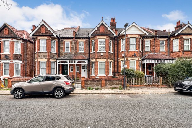 24 South Hill Avenue, Harrow, HA2 0NQ 4