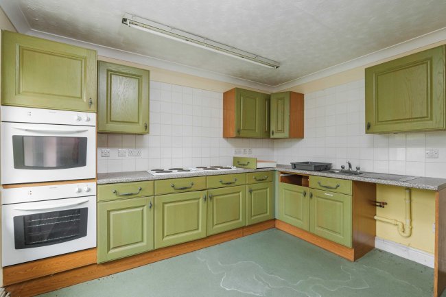 52 Westfield Road, Bletchley, MK2 2RB 9