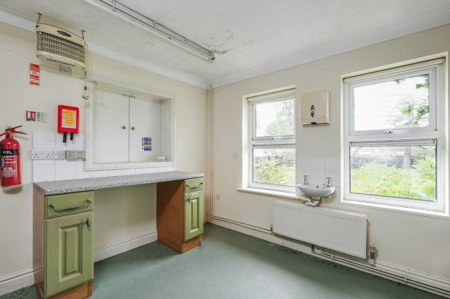 52 Westfield Road, Bletchley, MK2 2RB 9