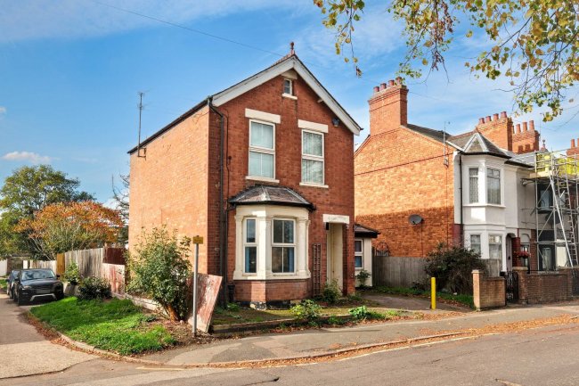 52 Westfield Road, Bletchley, MK2 2RB 9