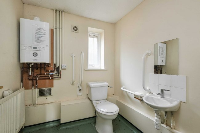 52 Westfield Road, Bletchley, MK2 2RB 9