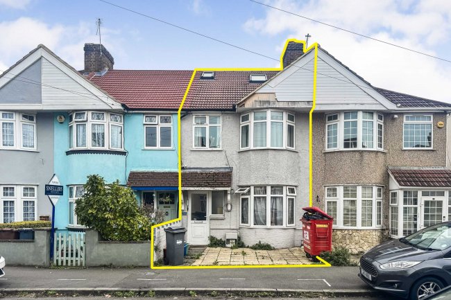 12 Sunningdale Avenue, Feltham, TW13 5JT 8