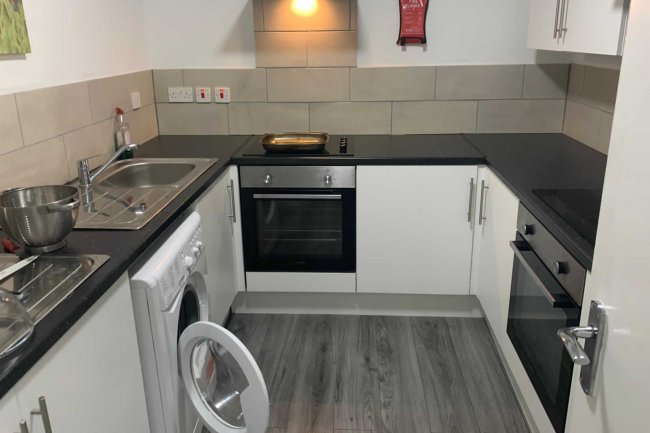 12 Sunningdale Avenue, Feltham, TW13 5JT 8