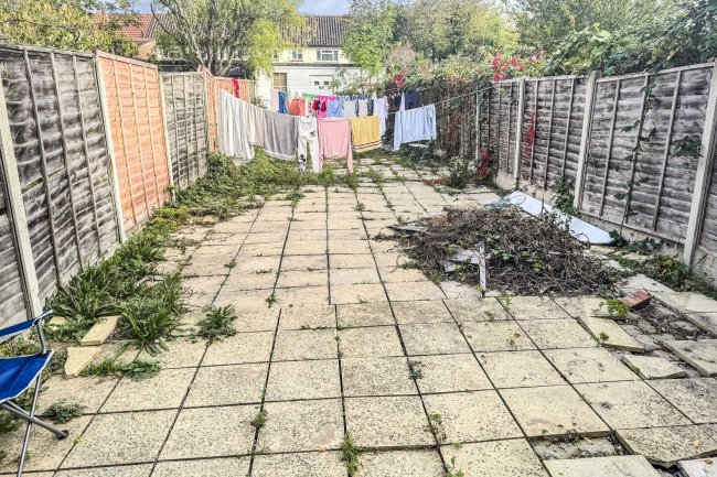 12 Sunningdale Avenue, Feltham, TW13 5JT 8