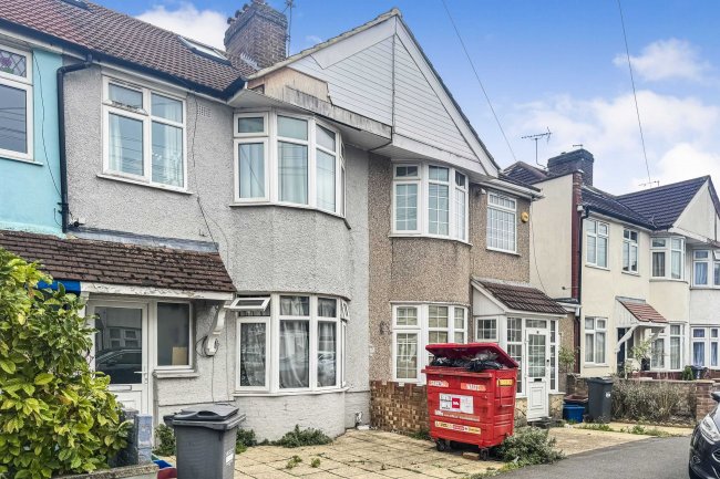12 Sunningdale Avenue, Feltham, TW13 5JT 8