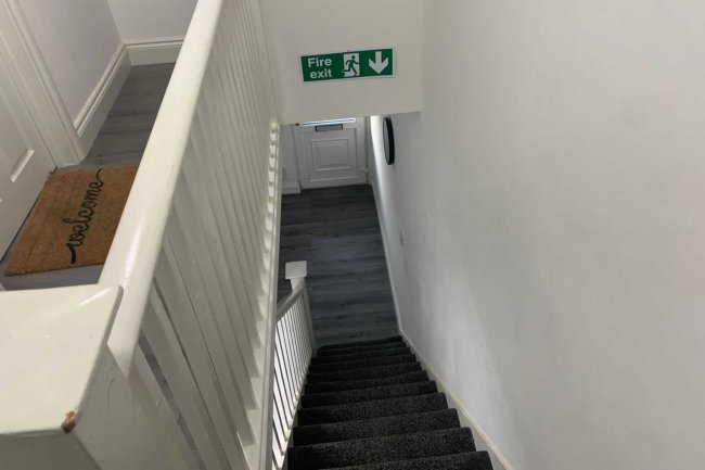 12 Sunningdale Avenue, Feltham, TW13 5JT 8