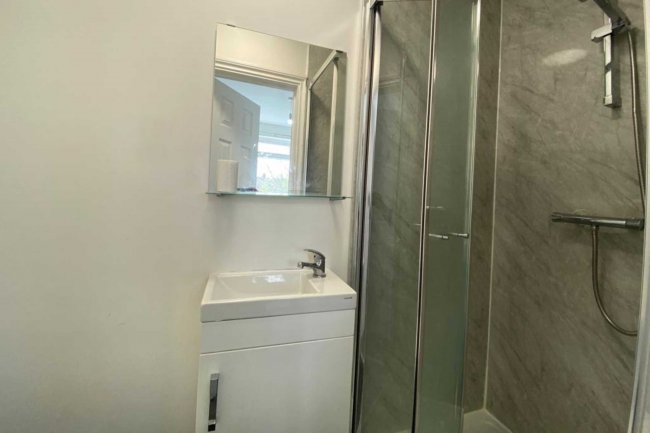 12 Sunningdale Avenue, Feltham, TW13 5JT 8