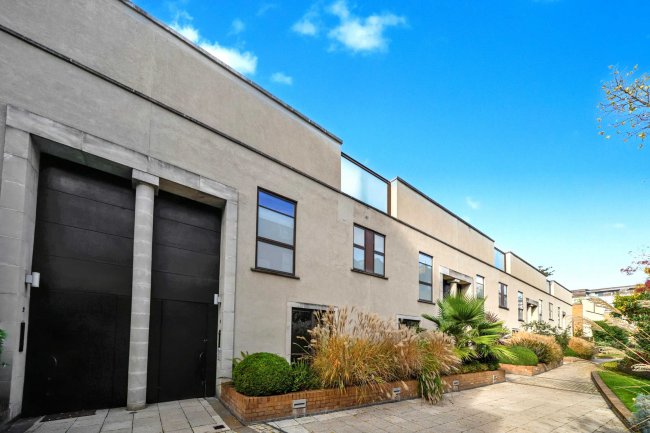 3 Collection Place, 96 Boundary Road, St Johns Wood, London NW8 0RH 2