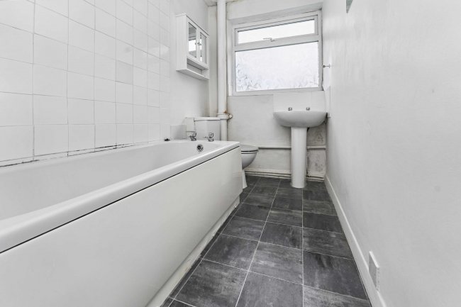 Flat 11, Lyndon House, 2 Conifer Drive, Birmingham B31 2HX 1