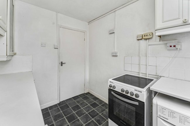 Flat 11, Lyndon House, 2 Conifer Drive, Birmingham B31 2HX 1