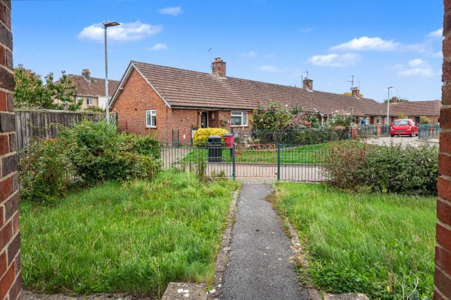 8 Honey Mead, Calne, Wiltshire, SN11 8BH 1
