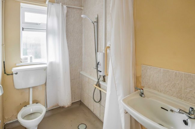 8 Honey Mead, Calne, Wiltshire, SN11 8BH 1