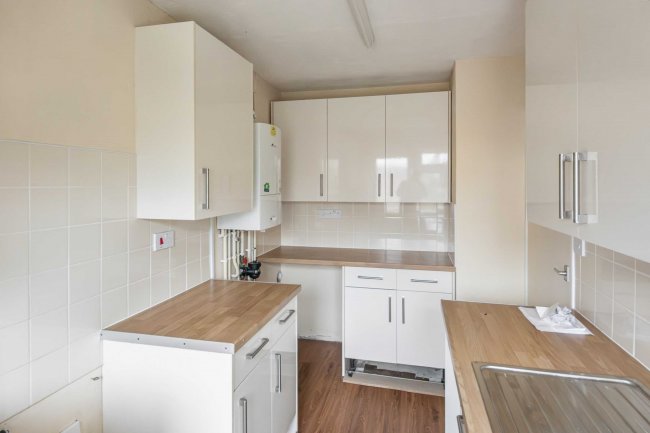 8 Honey Mead, Calne, Wiltshire, SN11 8BH 1