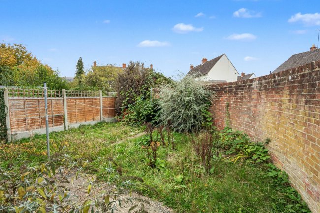 8 Honey Mead, Calne, Wiltshire, SN11 8BH 1