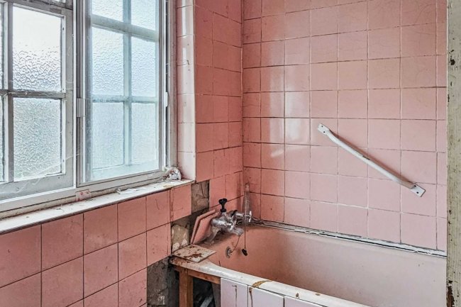 8 Crest Road, Brent, London NW2 7LU 9