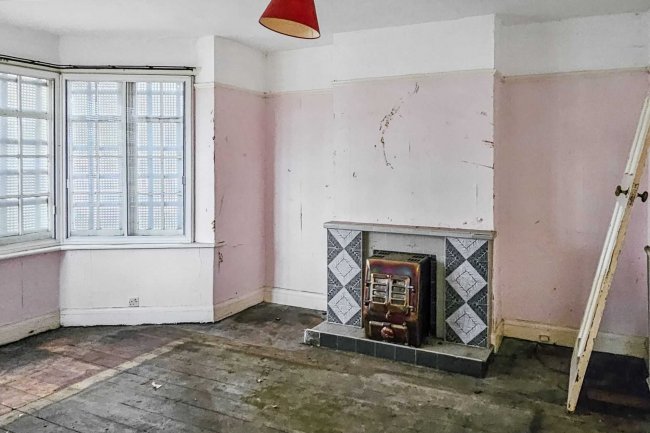 8 Crest Road, Brent, London NW2 7LU 9