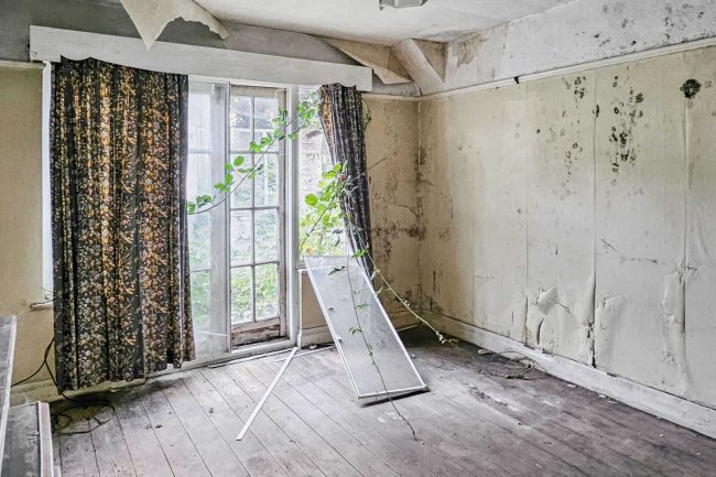 8 Crest Road, Brent, London NW2 7LU 9