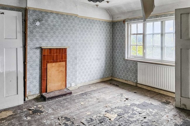 8 Crest Road, Brent, London NW2 7LU 9