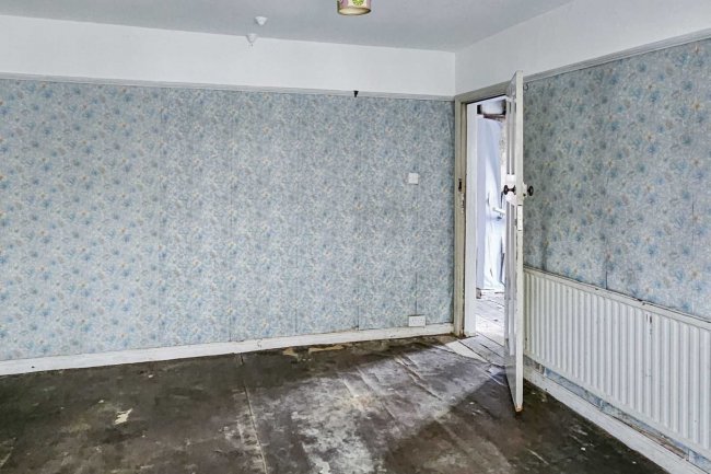 8 Crest Road, Brent, London NW2 7LU 9