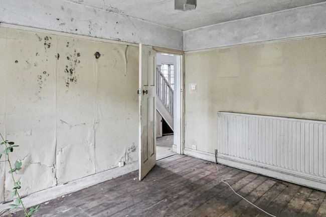 8 Crest Road, Brent, London NW2 7LU 9