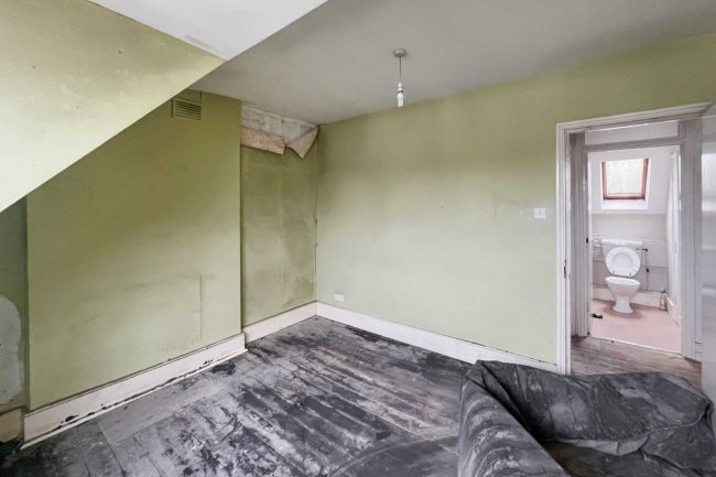 8A 8B & 8C Henderson Road, Wandsworth Common, London SW18 3RR 7