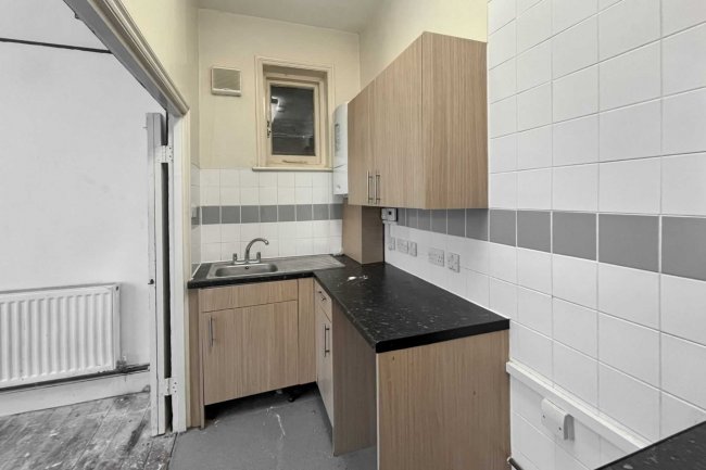 8A 8B & 8C Henderson Road, Wandsworth Common, London SW18 3RR 7