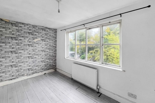 8A 8B & 8C Henderson Road, Wandsworth Common, London SW18 3RR 7