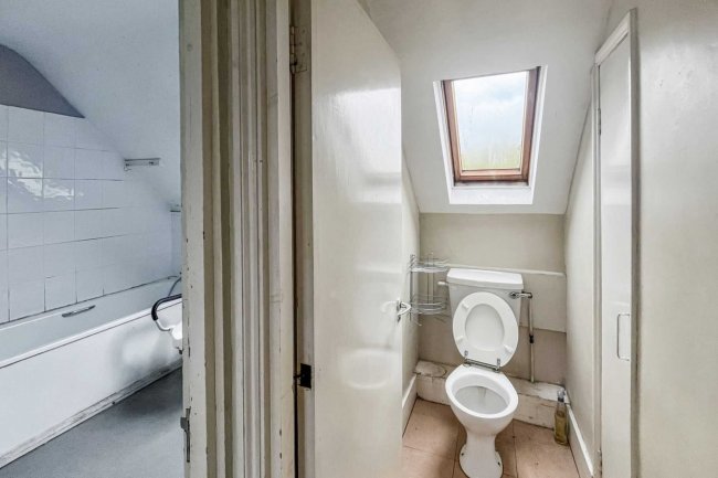 8A 8B & 8C Henderson Road, Wandsworth Common, London SW18 3RR 7