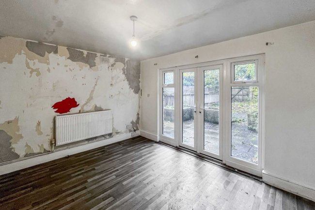 8A 8B & 8C Henderson Road, Wandsworth Common, London SW18 3RR 7