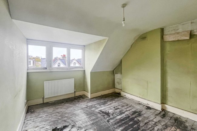 8A 8B & 8C Henderson Road, Wandsworth Common, London SW18 3RR 7