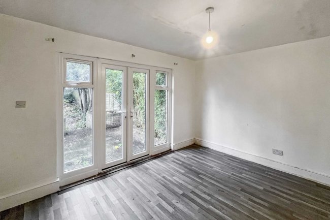 8A 8B & 8C Henderson Road, Wandsworth Common, London SW18 3RR 7