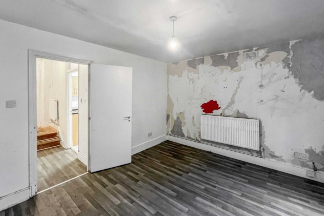 8A 8B & 8C Henderson Road, Wandsworth Common, London SW18 3RR 7