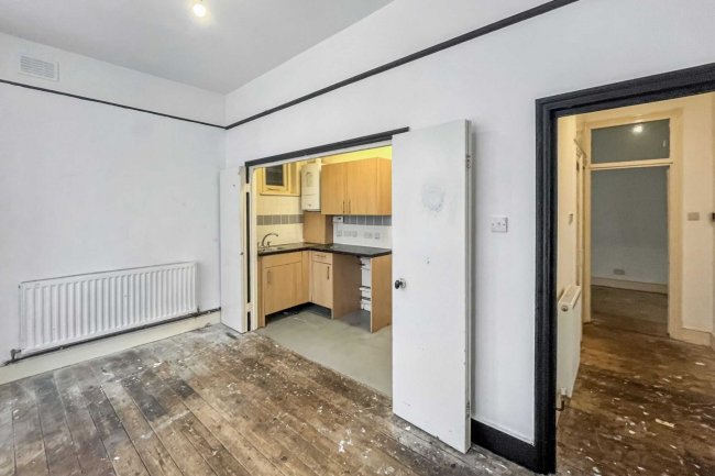 8A 8B & 8C Henderson Road, Wandsworth Common, London SW18 3RR 7