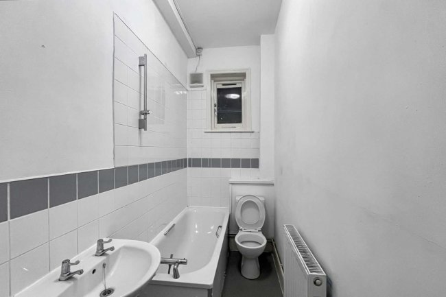 8A 8B & 8C Henderson Road, Wandsworth Common, London SW18 3RR 7