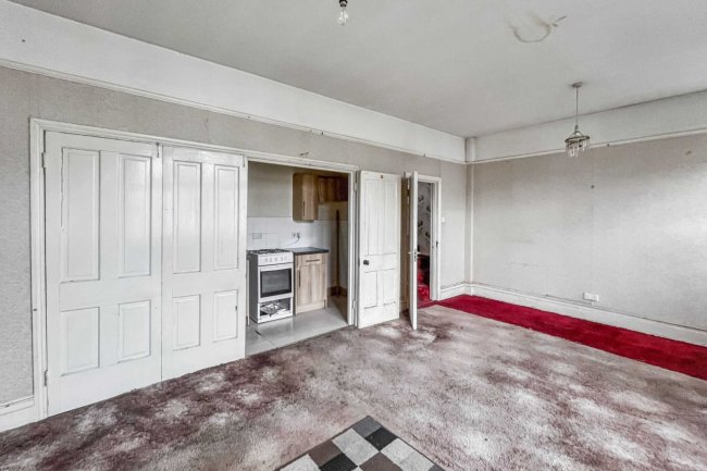 8A 8B & 8C Henderson Road, Wandsworth Common, London SW18 3RR 7