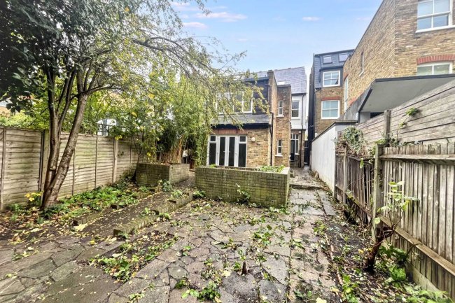 8A 8B & 8C Henderson Road, Wandsworth Common, London SW18 3RR 7