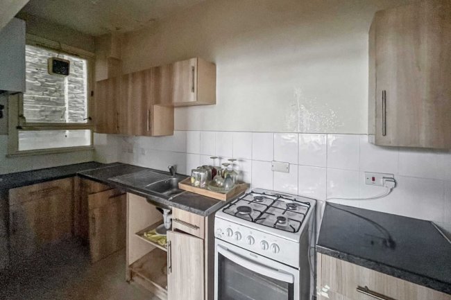 8A 8B & 8C Henderson Road, Wandsworth Common, London SW18 3RR 7