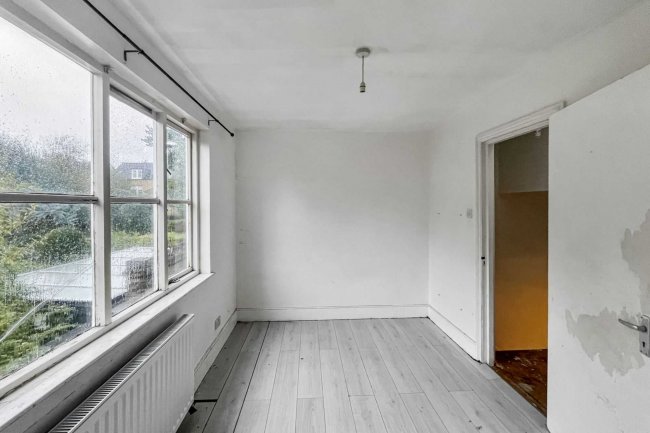 8A 8B & 8C Henderson Road, Wandsworth Common, London SW18 3RR 7