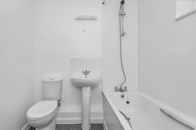 12 Bernard Court, Vale Road, Camberley GU15 3AY 5