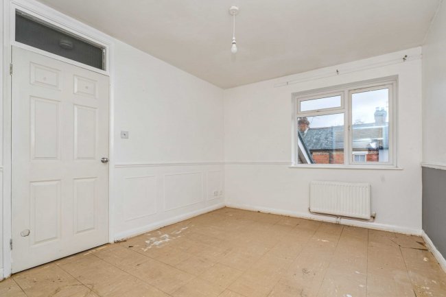 12 Bernard Court, Vale Road, Camberley GU15 3AY 5